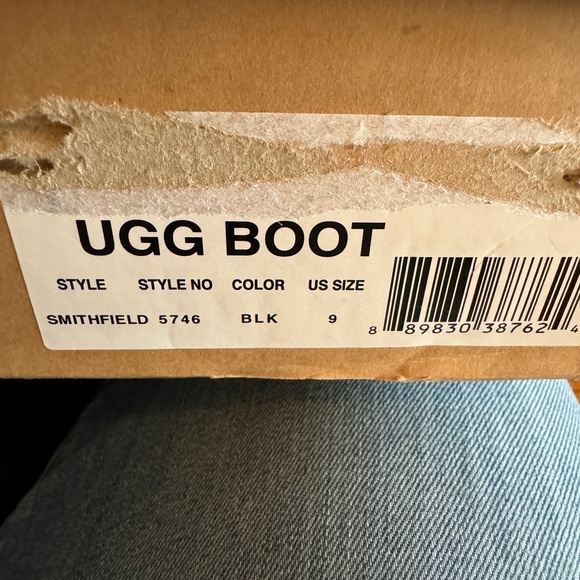 UGG Smithfield, new in box, size 9 - Picture 6 of 6